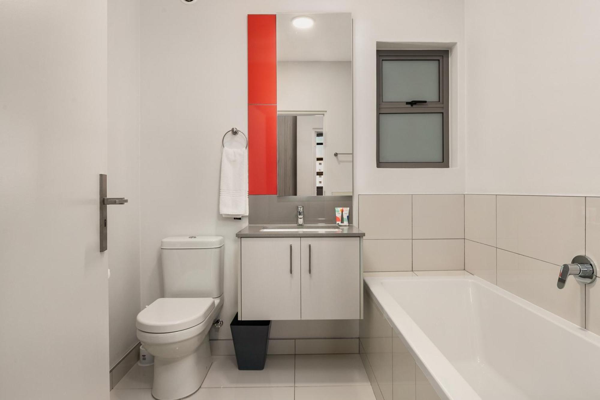 The Median Serviced Apartment Collection Йоханесбург Екстериор снимка